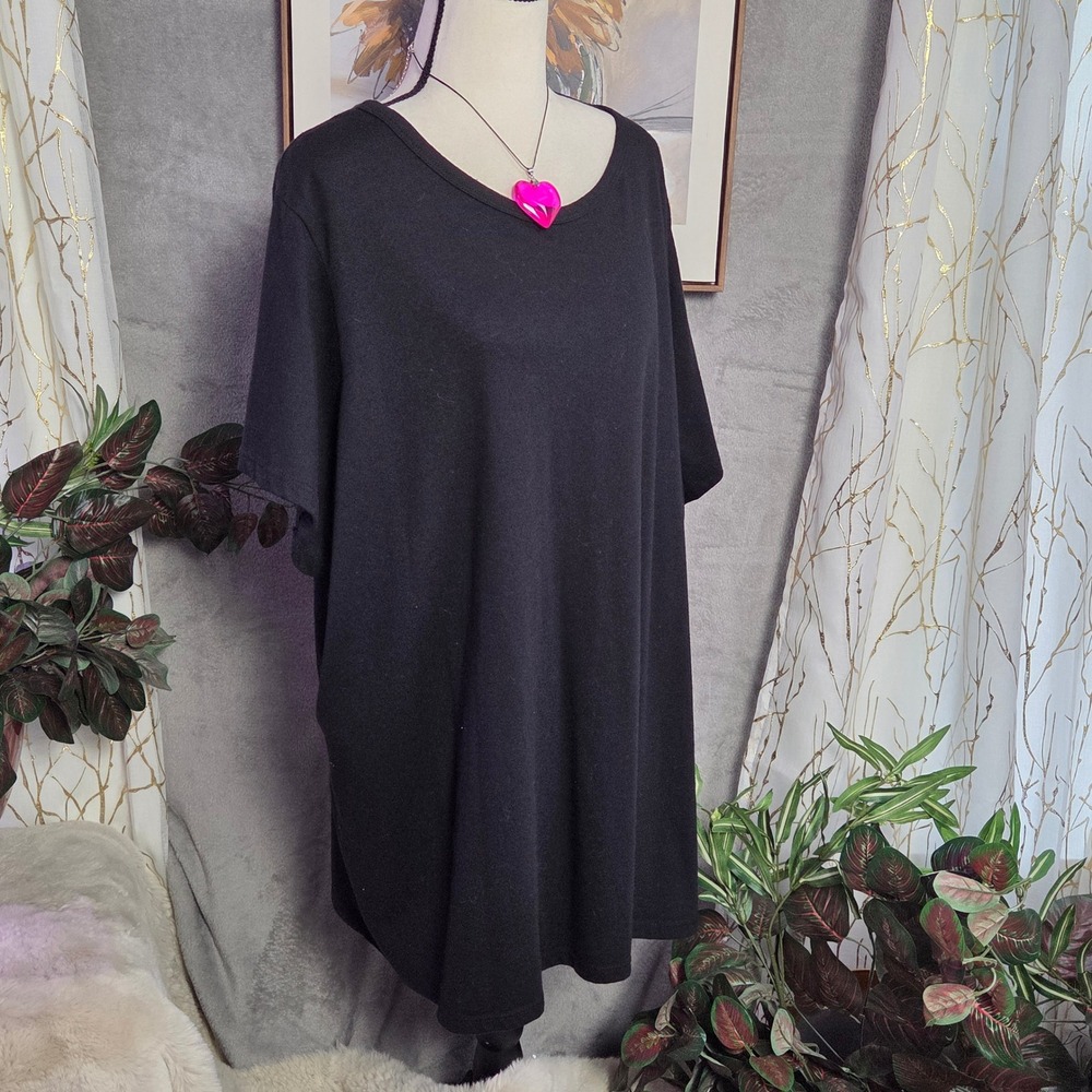 Torrid Classic Fit Black‎ V Neck T Shirt Top Plus Size 6